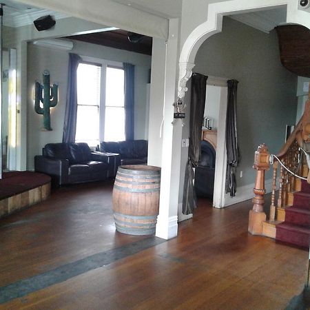 Shooters Saloon Hotel & Cabins Auckland Extérieur photo