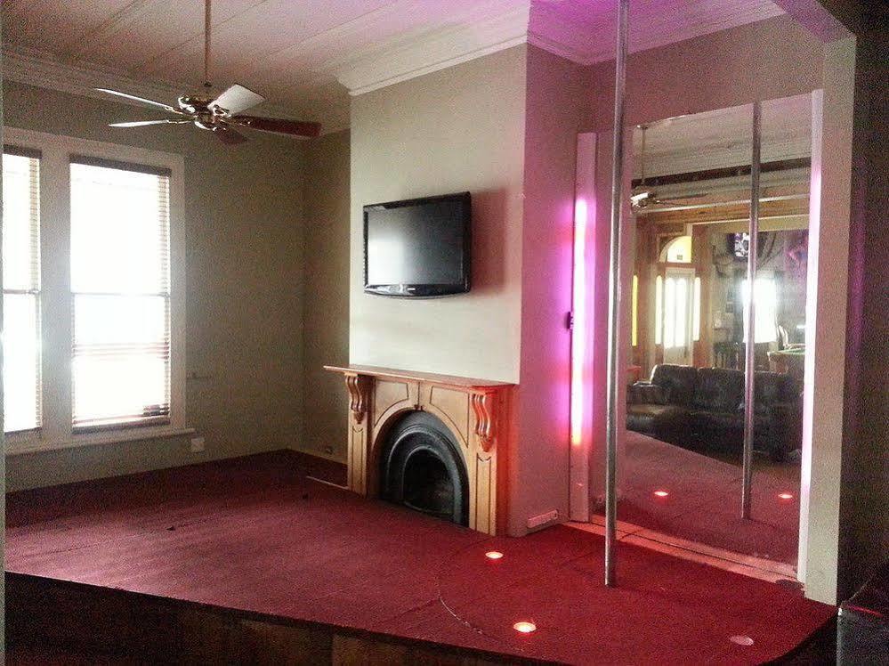 Shooters Saloon Hotel & Cabins Auckland Extérieur photo