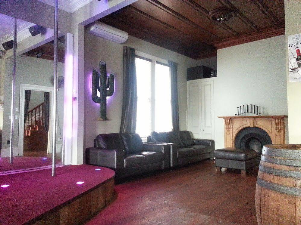 Shooters Saloon Hotel & Cabins Auckland Extérieur photo