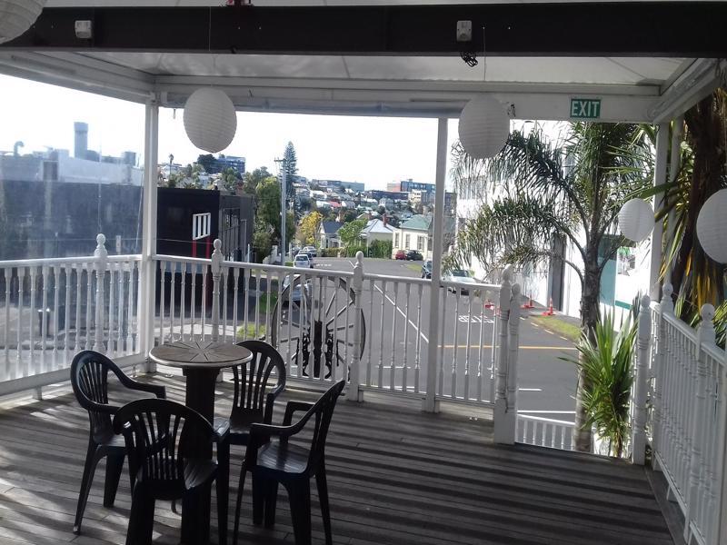 Shooters Saloon Hotel & Cabins Auckland Extérieur photo